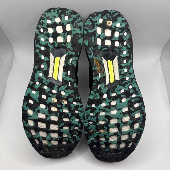 Adidas UltraBOOST Running Shoes - Men's US 8 - Includes original box - Picture 6 of 9